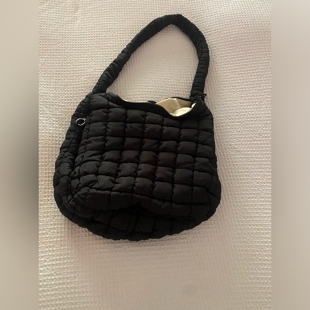 Viral puffer tote